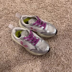Veja girls sneakers , US10 , Euro 27